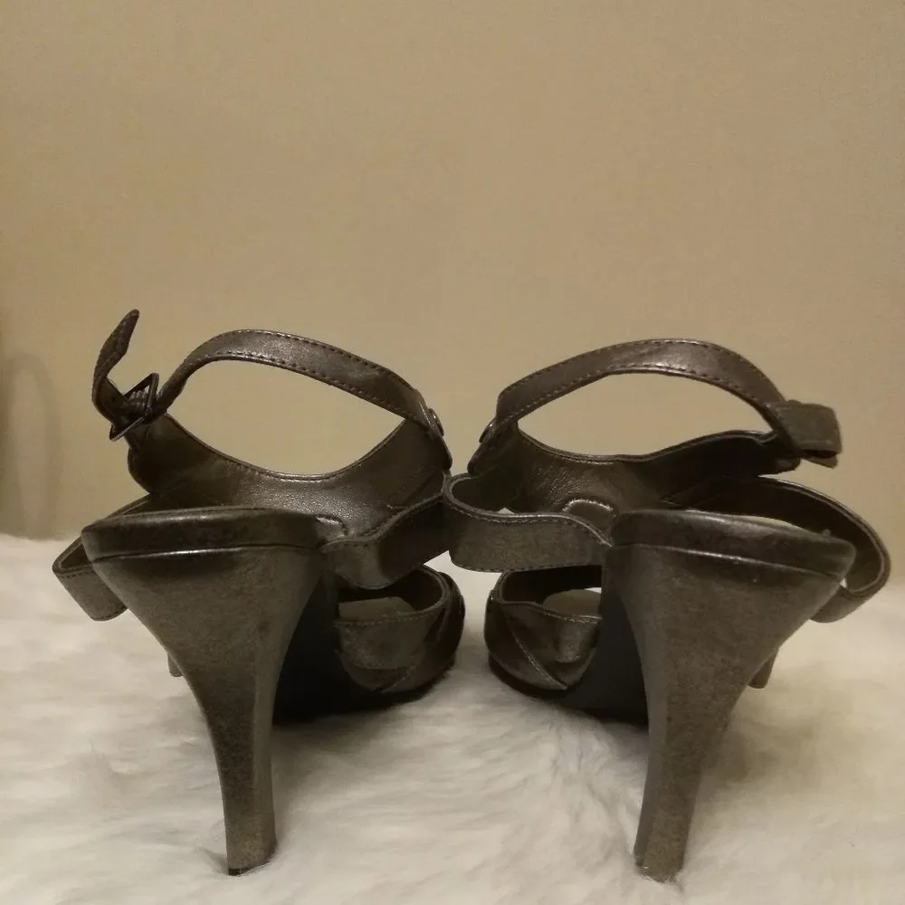 Mossimo Silver Metallic Sandals Heels